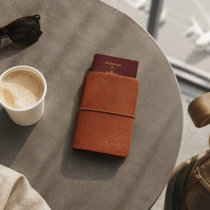 protege passeport en cuir l'atelier Ame